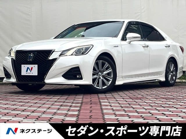 TOYOTA CROWN sedan hybrid