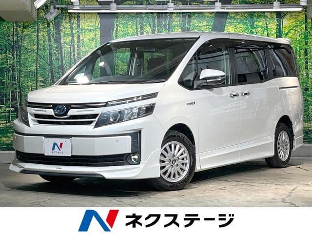 TOYOTA VOXY HYBRID
