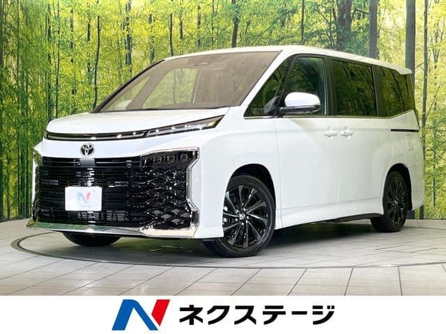 TOYOTA VOXY HYBRID
