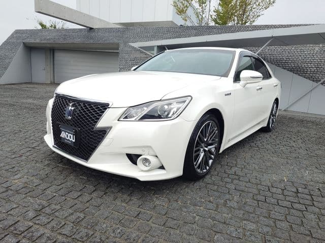 TOYOTA CROWN sedan hybrid