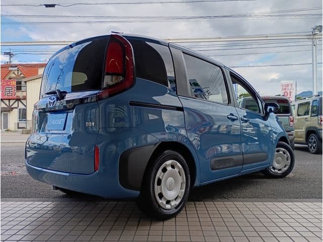 Car thumbnail 3
