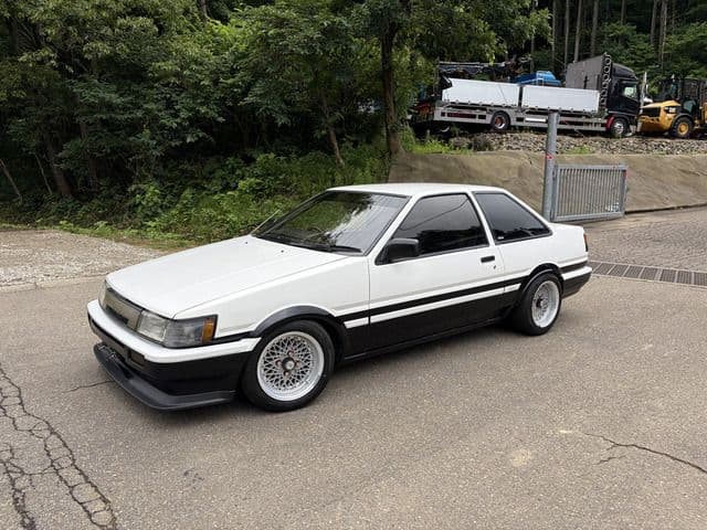 TOYOTA COROLLA LEVIN