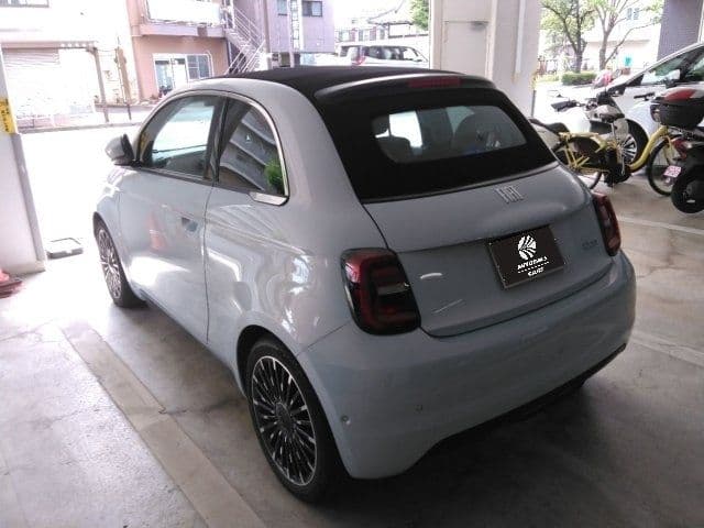 Car thumbnail 3