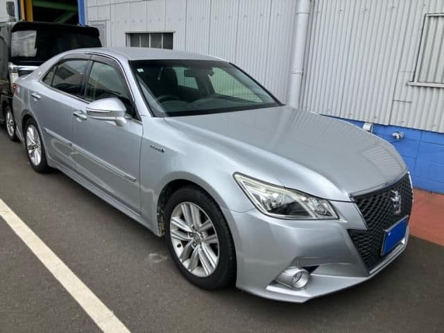 TOYOTA CROWN sedan hybrid