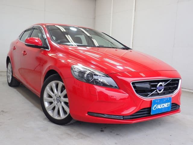 VOLVO VOLVO V40