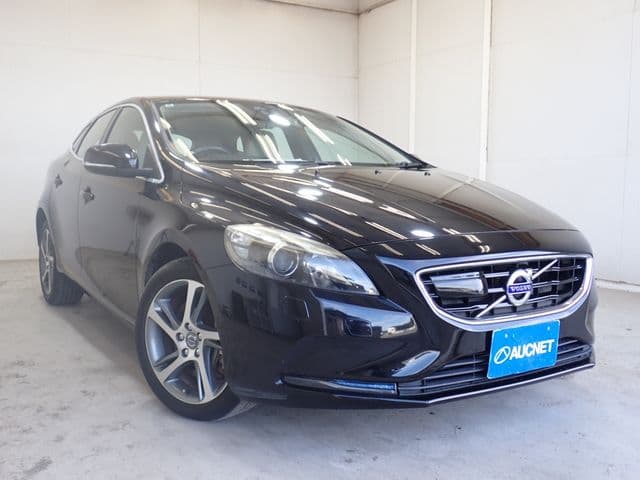 VOLVO VOLVO V40