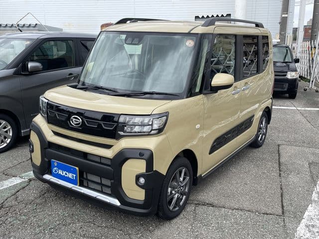 DAIHATSU TANTO FAN CROSS