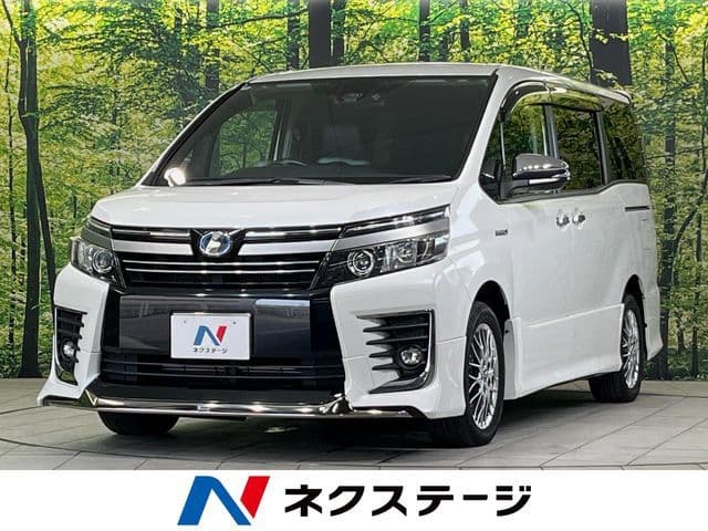 TOYOTA VOXY HYBRID