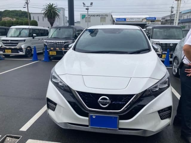 NISSAN LEAF
