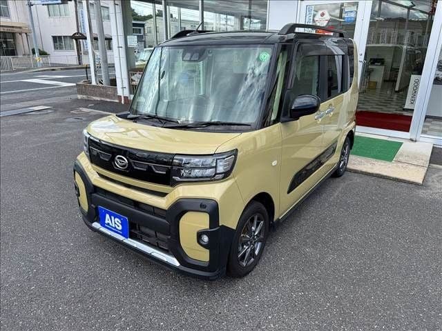 DAIHATSU TANTO FAN CROSS