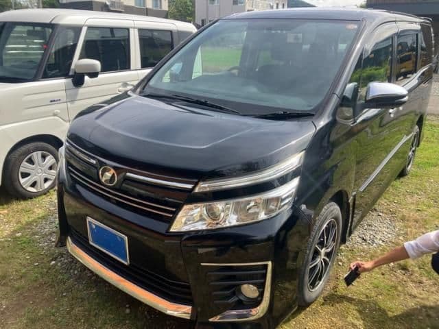 TOYOTA VOXY 4WD