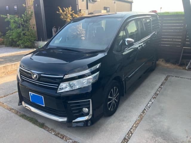 TOYOTA VOXY