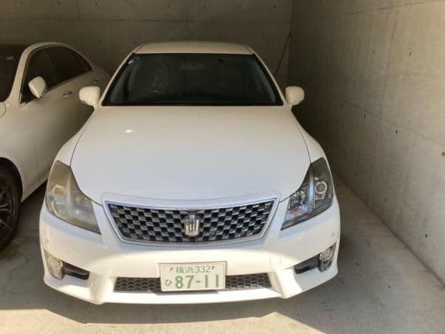 TOYOTA CROWN sedan