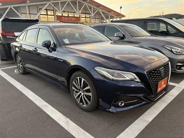 TOYOTA CROWN sedan hybrid
