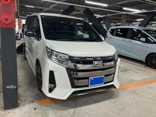 TOYOTA NOAH