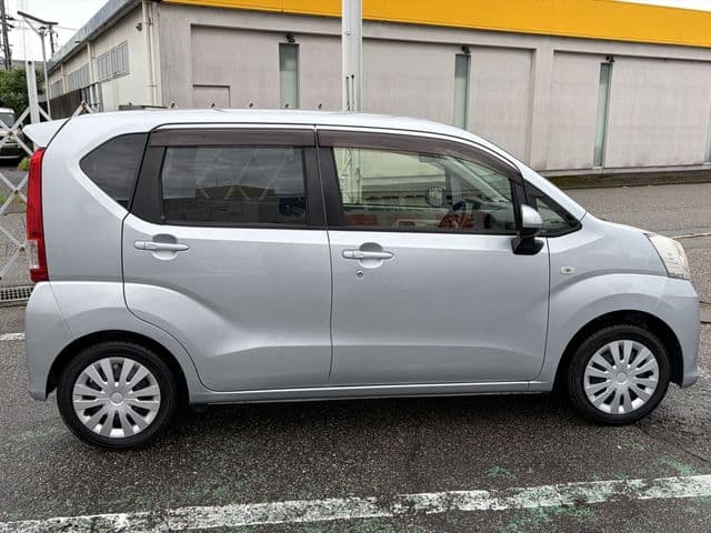 Car thumbnail 4