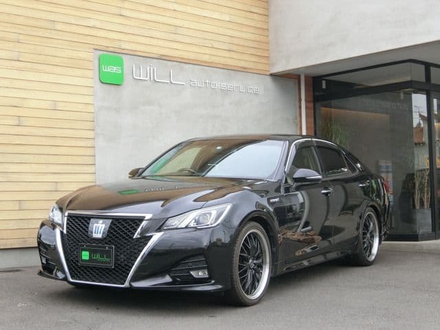 TOYOTA CROWN sedan hybrid