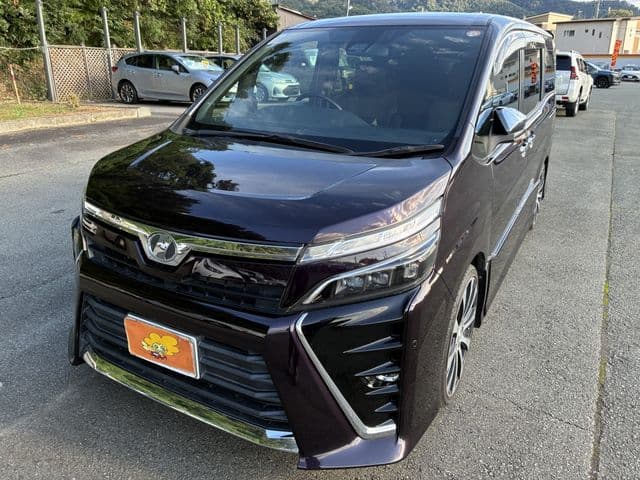 TOYOTA VOXY 4WD