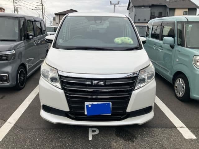 TOYOTA NOAH 4WD