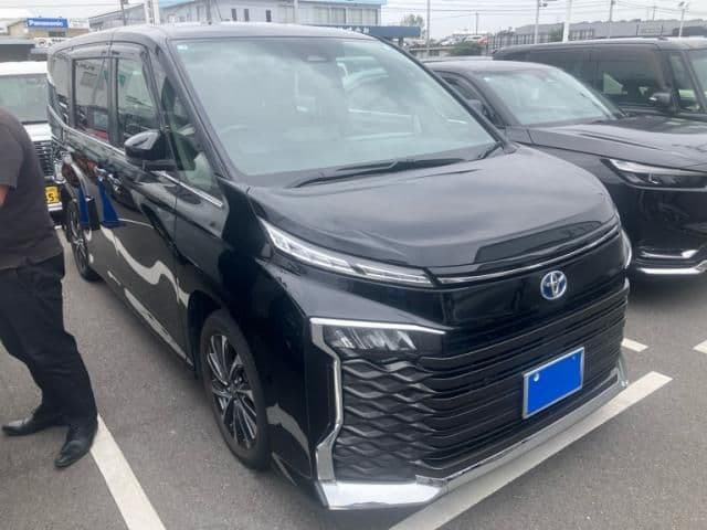 TOYOTA VOXY HYBRID