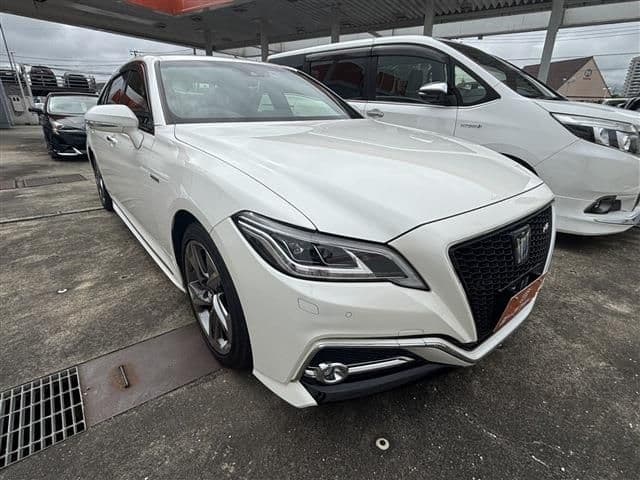 TOYOTA CROWN sedan hybrid