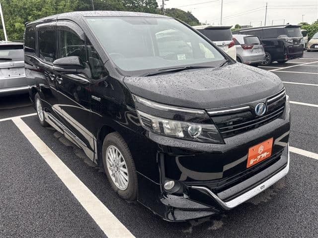 TOYOTA VOXY HYBRID