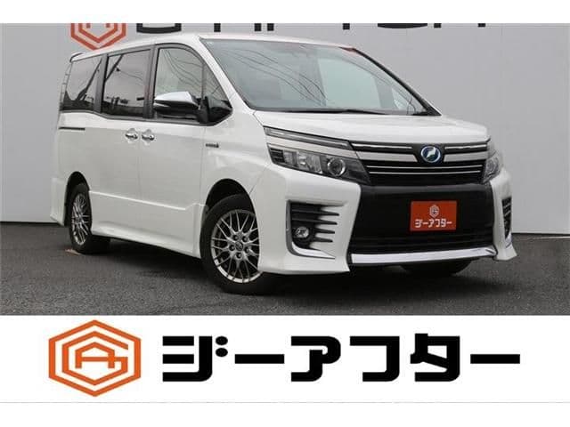 TOYOTA VOXY HYBRID