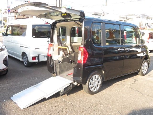 TOYOTA VOXY HYBRID