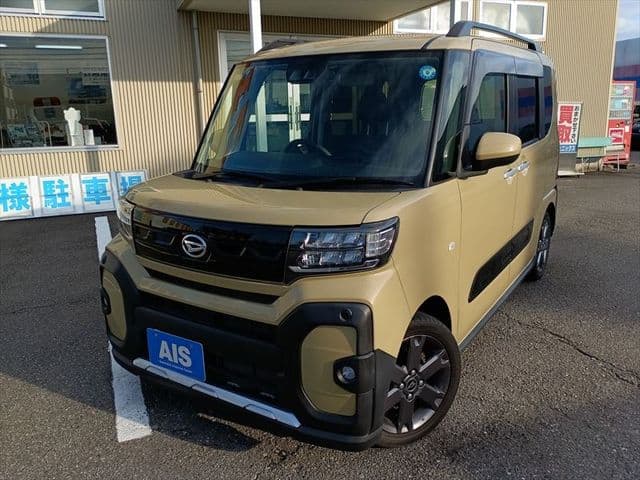 DAIHATSU TANTO FAN CROSS