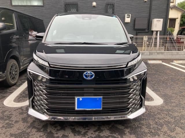 TOYOTA VOXY HYBRID