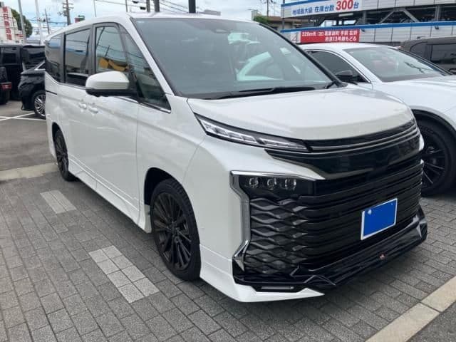 TOYOTA VOXY HYBRID