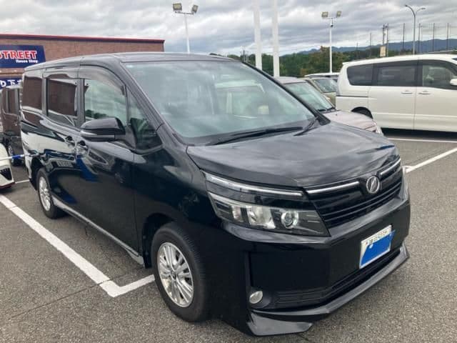 TOYOTA VOXY 4WD