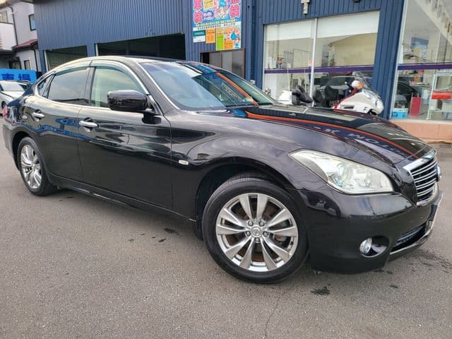 NISSAN FUGA