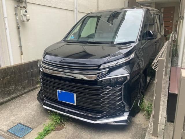 TOYOTA VOXY