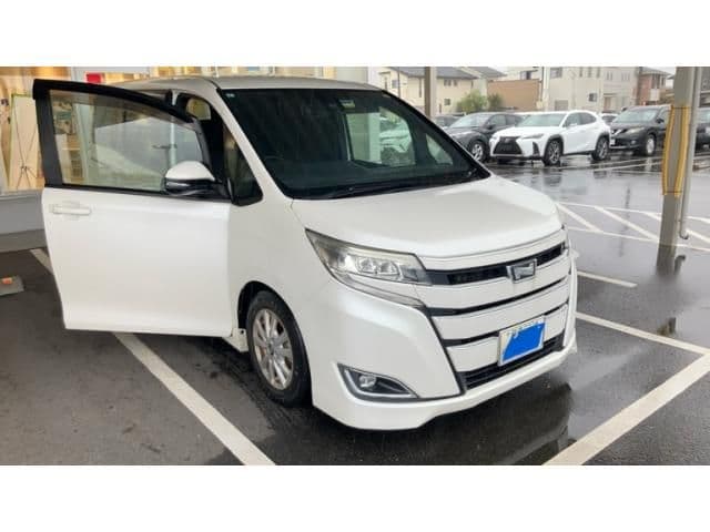 TOYOTA NOAH