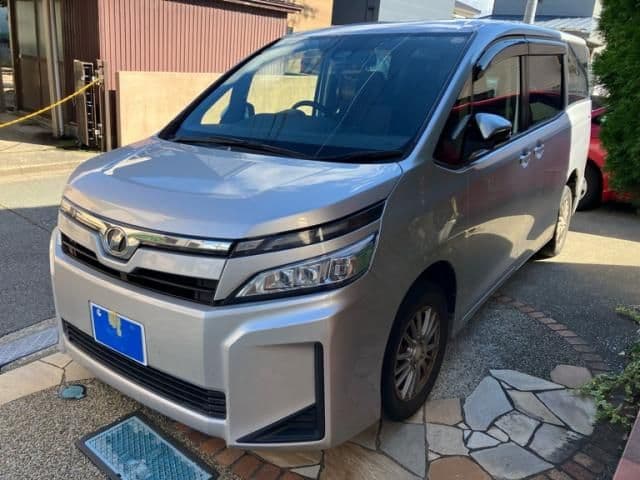 TOYOTA VOXY 4WD