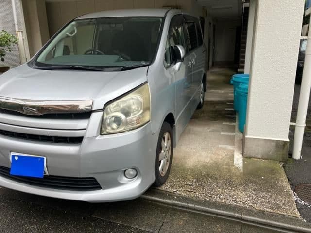 TOYOTA NOAH 4WD