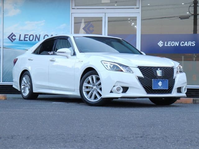 TOYOTA CROWN sedan hybrid