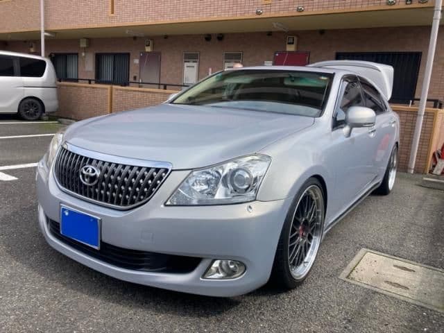 TOYOTA CROWN MAJESTA