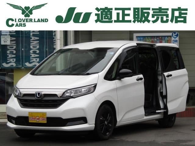 HONDA FREED plus HYBRID 4WD