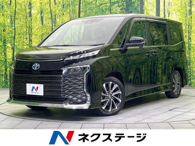 TOYOTA VOXY HYBRID
