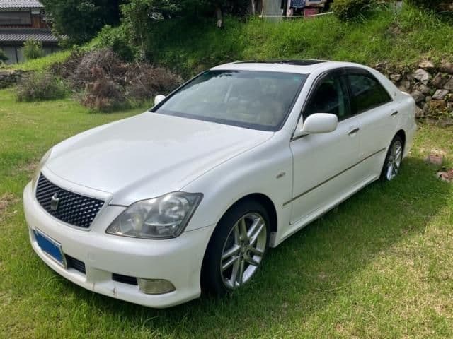 TOYOTA CROWN sedan
