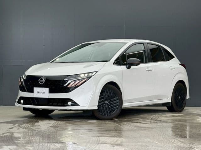 NISSAN AURA