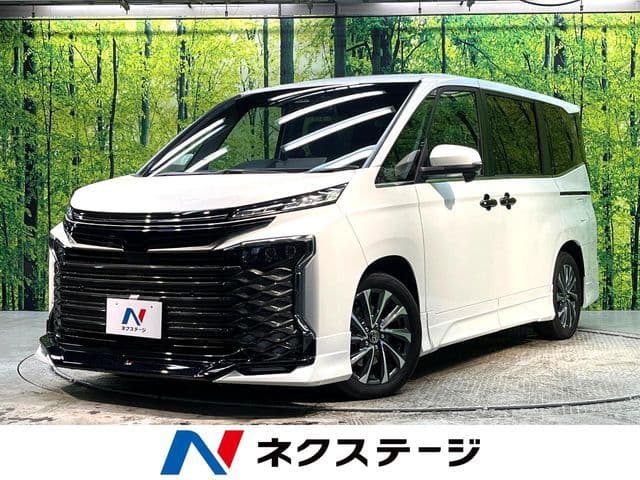 TOYOTA VOXY HYBRID