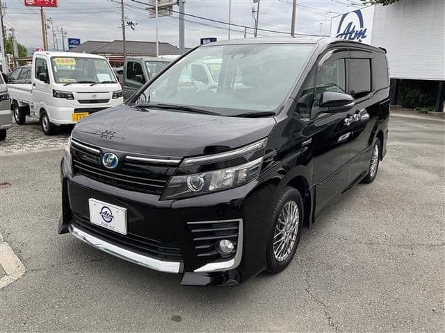 TOYOTA VOXY HYBRID