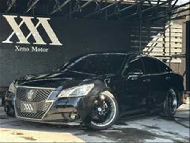 TOYOTA CROWN sedan
