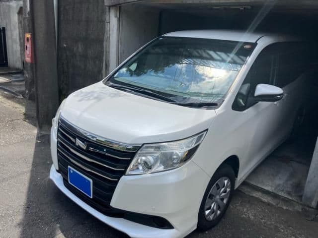 TOYOTA NOAH