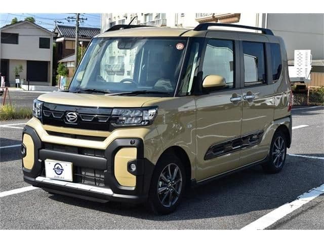 DAIHATSU TANTO FAN CROSS