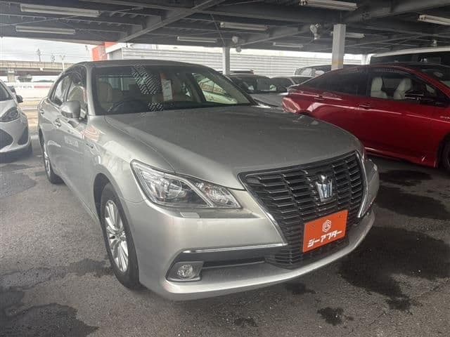 TOYOTA CROWN sedan hybrid