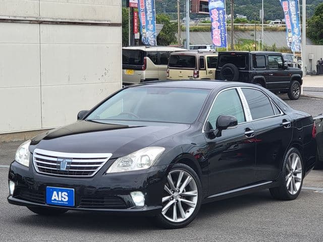 TOYOTA CROWN sedan